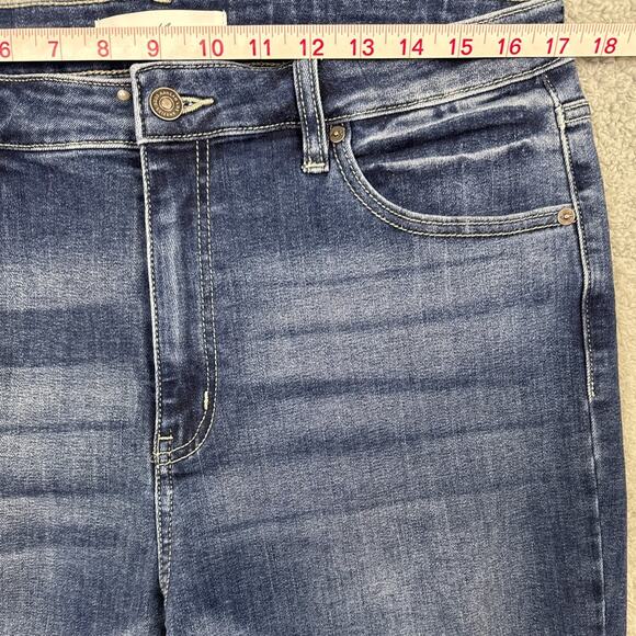 KanCan Women's Mid Rise Straight Leg Denim Jeans Medium Wash Plus Size 32 - Picture 3 of 8